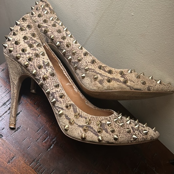 BCBG spiked suede snake skin like high heels size 7.5, 37.5 - Picture 3 of 13